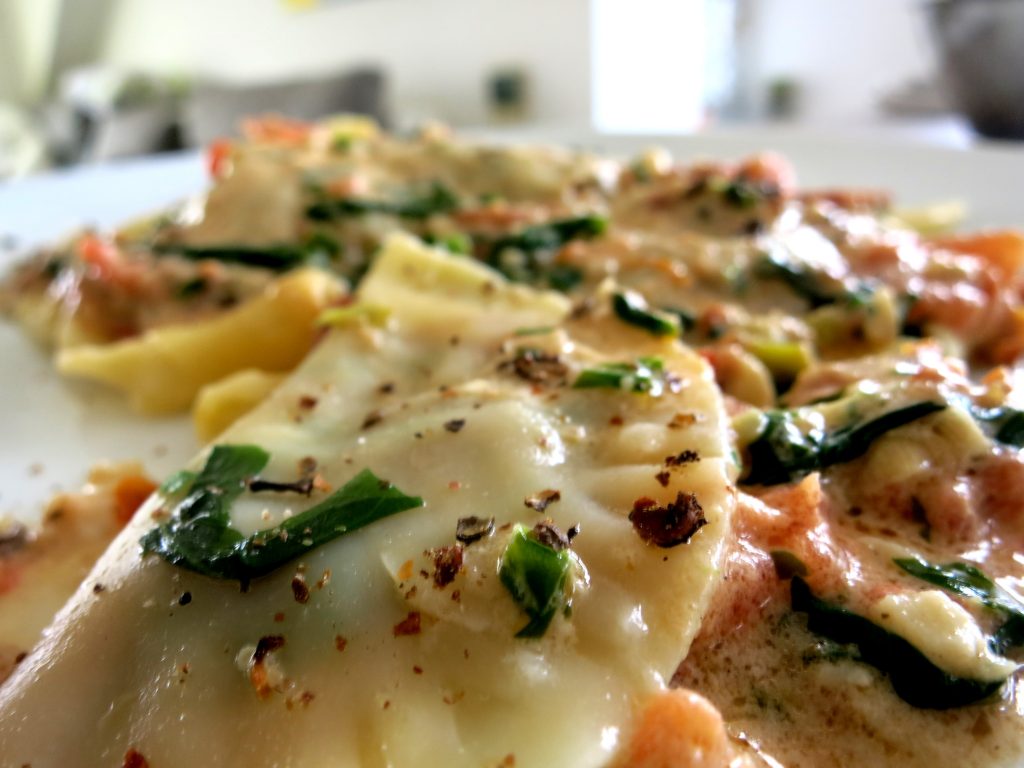 Selbstgemachte Ravioli mit leckeren Raviolisoßen - Essen nicht Fressen