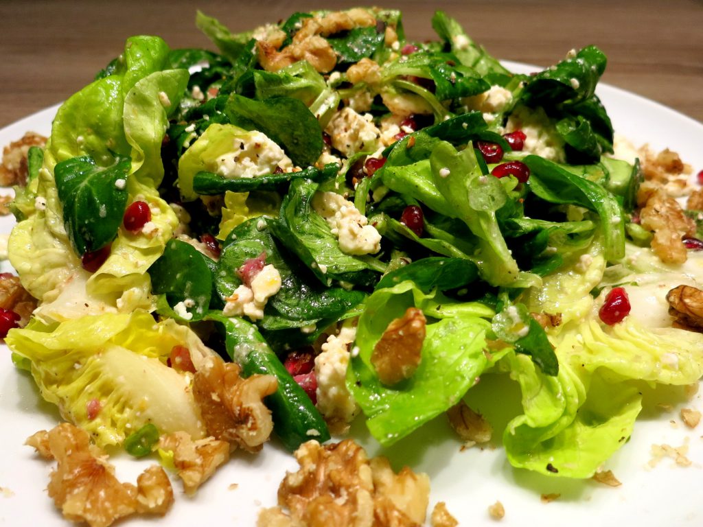 Feldsalat mit Granatapfel und Feta - Essen nicht Fressen