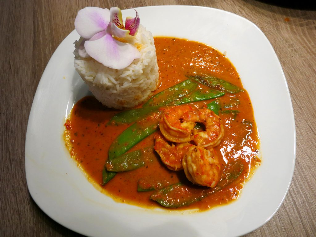 Rotes Curry mit Garnelen und Reis